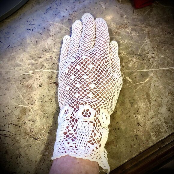 ALEXANDRA'S ACCENTS Edwardian Ivory Crochet Lace Gloves Rosette Ruffle Cuffs S - Picture 2 of 7